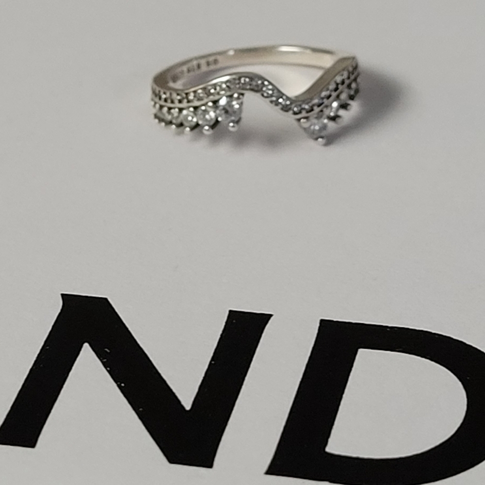 PANDORA Sparkling Asymmetric Wave Ring
